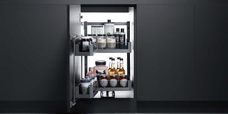 Corner base pull-out